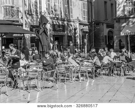Aix En Provence, France - Oct 19, 2016: People Enjoy A Warm Summer Day By Sitting And Meeting In An 