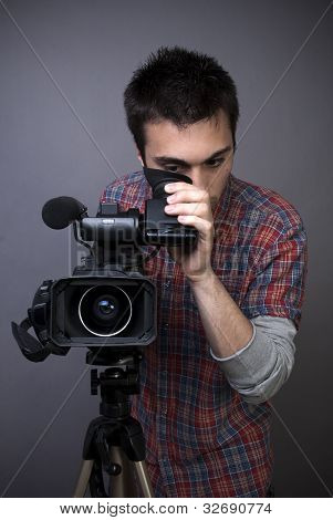 전문 비디오 캠코더와 젊은이