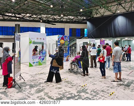 Selangor, Malaysia - July 6,2021 : Public People Can Seen Queuing And Taking Photo With The Covid-19