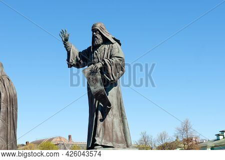 Moscow, Russia - May 10, 2021: Monument To Patriarch Hermogenes On The Terrace Near The Church Of Th