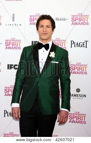 LOS ANGELES - FEB 23: Andy Samberg deltager 2013 Film Independent Spirit Awards på telt på t