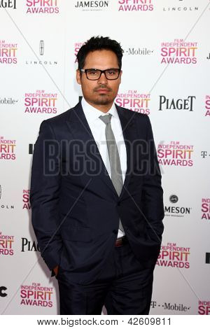 LOS ANGELES - 23 lutego: Michael Pena uczęszcza 2013 Film Independent Spirit Awards w namiocie na t