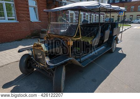 Vintage Car In The Village Of Vyatskoye, Yaroslavl Region, 20.05.2021, The Village Of Vyatskoye, Yar