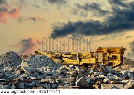 Recycling Concrete And Construction Waste From Demolition. Mobile Stone Jaw Crusher Machine For Crus