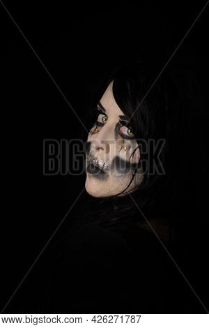 Cadaver Bride, Portrait Of A Supernatural Entity Cadaver Bride, Artistic Makeup, Black Background, L