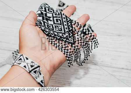 Ethnic Decoration Gerdan, Viconane Z Biseru, Ukrainian Gerdan And Earrings. Hand Weaving, Geometric 