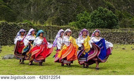 Chobshi, Azuay, Ecuador - June 20, 2021: Celebration Inti Raymi At Chobshi. Group Of Cayambe Folk Da