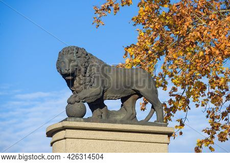 Narva, Estonia - October 17, 2018: Sculpture Of A Lion Close-up. Fragment Of The Monument 