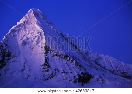 Picco Artesonraju (6025m) in Cordilera Blanca, Perù, Sud America