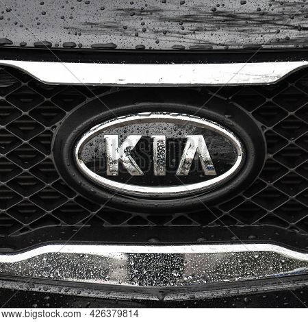 Kia Chrome Metal Logo, Luxury Car In Istanbul City, December 05 2009 Istanbul Pendik Turkey Used Car