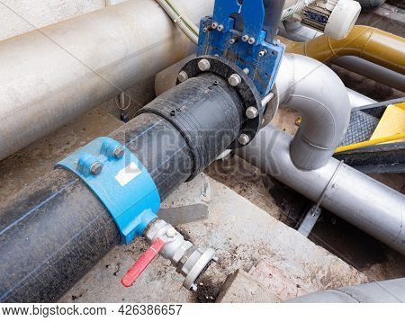 Distribution Hub With Connection Of Low-pressure Plastic Pipe With Chrome Steel Pipe. Remote Control