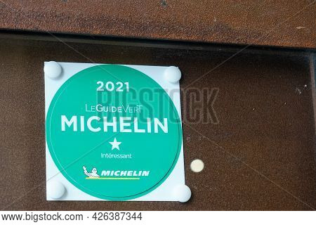 Albi , Ocitanie France  - 06 30 2021 : Michelin Guide Vert Logo Sign And Green Text Brand Of Guides 