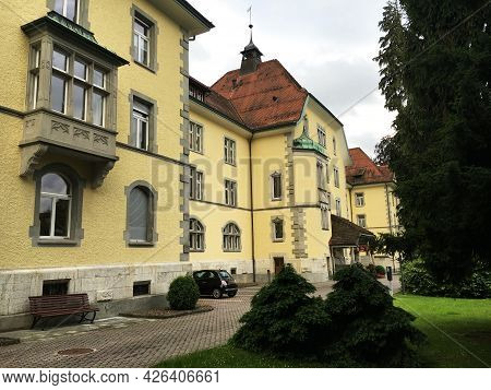Altersresidenz Singenberg Oder Seniorenwohnsitz Singenberg (retirement Home Or Wohnen Und Pflege Für
