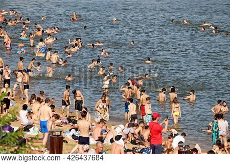 Moscow, Russia - July 2021: Crowd Of People Sunbathing And Swimming On A Beach Of Moscow River In St