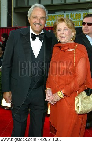 LOS ANGELES - MAR 16: Hal Linden arrives to ABC's 50th Anniversary Celebration on March 16, 2003 in Hollywood, CA
