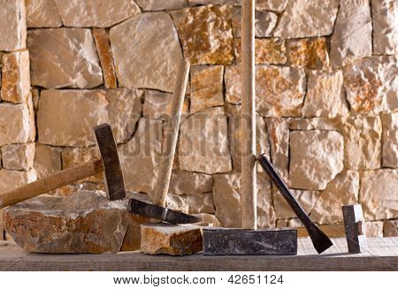 망치 메이슨 도구 stonecutter 벽돌의 건축 돌 벽에 작동