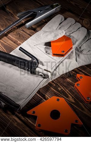 Welding Wires, Electrode Holder And Earth Terminal, White Leather Welding Gloves, Magnetic Welding C
