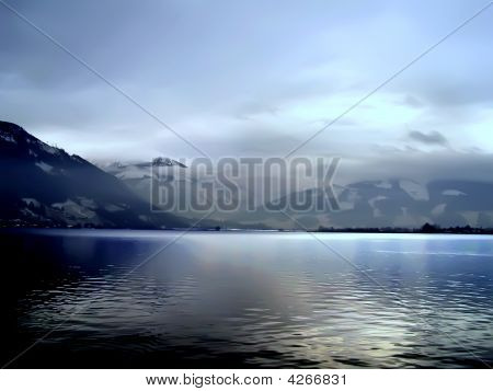 Bergsee im Sonnenuntergang