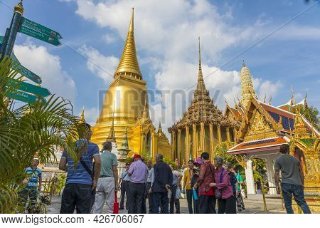 Bangkok,thailand - Oct 30,2019 : Many Tourists Sightseeing Inside Grand Palace Of Thailand In Bangko