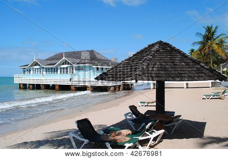 Sandaler piren restaurang Halcyon Beach St Lucia