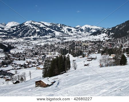 Berühmte Dorf Gstaad