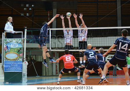 KAPOSVÁR, Unkari - 14 helmikuu: Tunnistamaton pelaajat Unkarin shakkimestaruuden volleyba