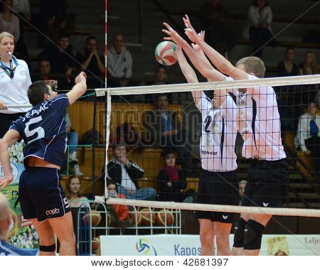 KAPOSVÁR, Unkari - 14 helmikuu: Tunnistamaton pelaajat Unkarin shakkimestaruuden volleyba