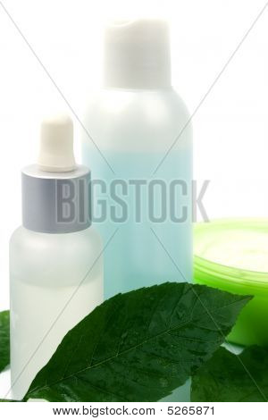 Prodotti cosmetici con foglia verde