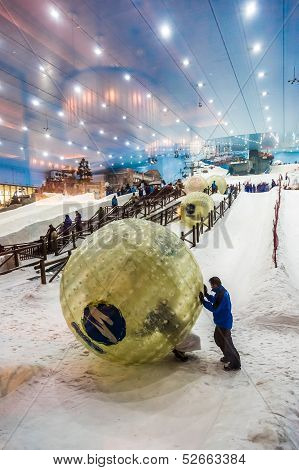 Ski Dubai Is An Indoor Ski Resort With 22,500 Square Meters Of Ski Area
