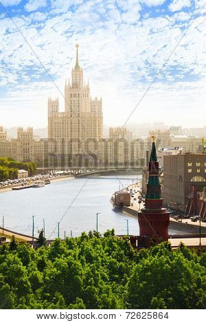 Sunny day view on Kotelnicheskaya embankment