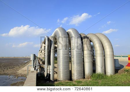 Oil pipeline