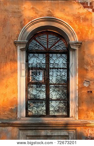 Old Gungy Wall With Window