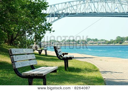 สวนม้านั่งสะพานน้ำบลูออนตาริโอ Sarnia