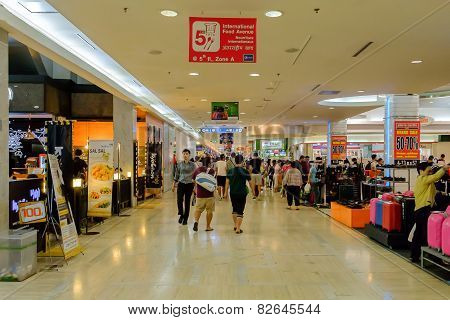 Shoppers Visits Mbk Center
