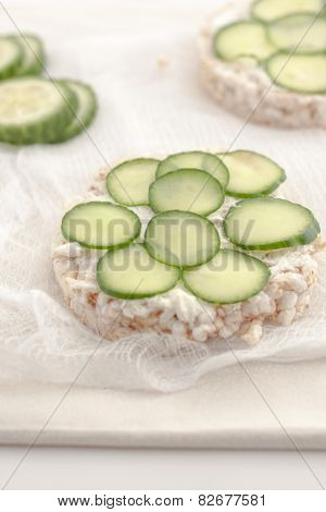 rice cakes with sliced cucumbers