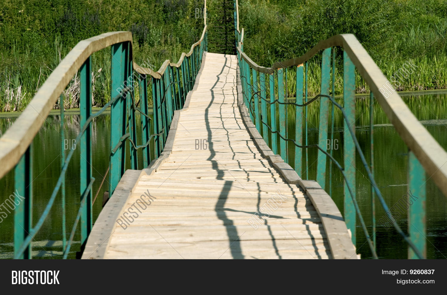 Ноги на краю моста. Ноги весной. Вантовый мост сутун. Большой обуховский мост(вантовый мост). Мост и ножки моста.