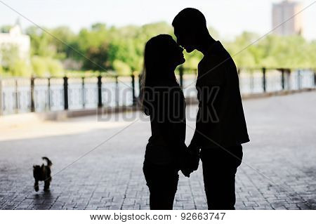 Silhouette Kissing