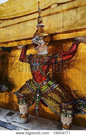 Yaksha beelden op Wat Phra Kaew