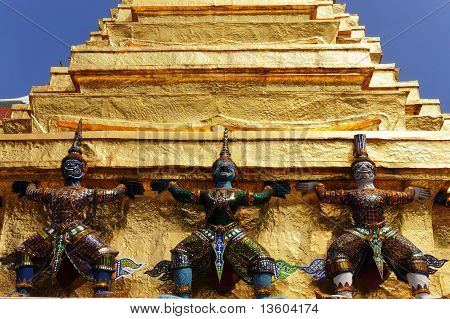 Yaksha beelden op Wat Phra Kaew