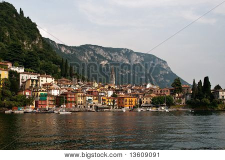 Jezero Como Varena