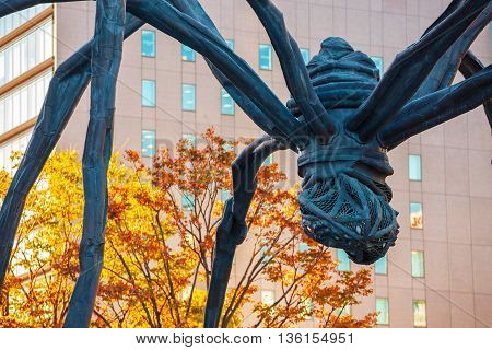 Tokyo, Japan - November 28 2015: Maman - A Spider Sculpture By Louise Bourgeois, Situated At The Bas