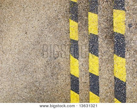 lignes d'avertissement jaunes et noires verticales