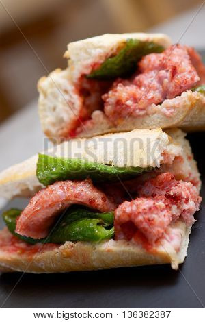 Sausage butty with green pepper and tomato.