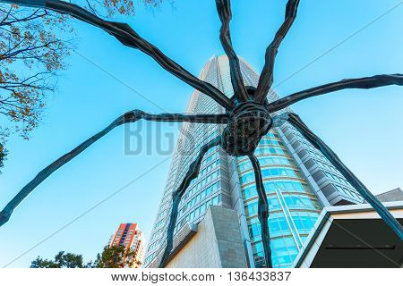 Tokyo, Japan - November 28 2015: Maman - A Spider Sculpture By Louise Bourgeois, Situated At The Bas