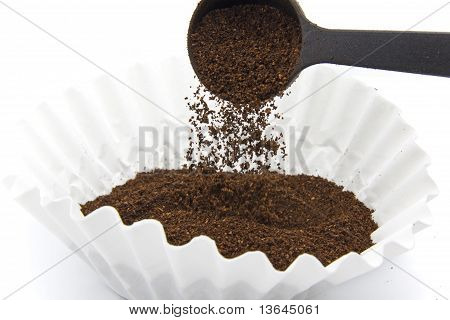 Lití mleté kávy