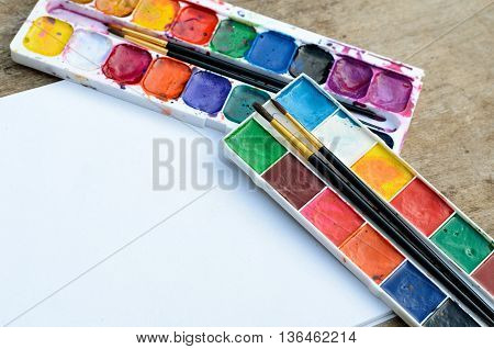 Old and used watercolor paintbox for drawing