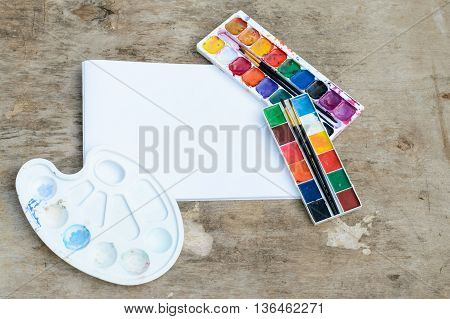 Old and used watercolor paintbox for drawing