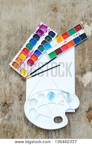 Old and used watercolor paintbox for drawing