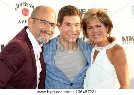 LOS ANGELES - JUN 29:  Dennis DeVine, Adam Devine, Penny DeVine at the Mike And Dave Need Wedding Dates Premiere at the Cinerama Dome at ArcLight Hollywood on June 29, 2016 in Los Angeles, CA