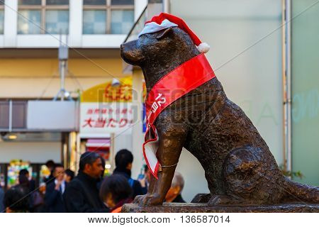 TOKYO JAPAN - NOVEMBER 28 2015: Hachiko statue at Shibuya station the dog is remarkable loyalty to his owner which continued for ten years waiting for his owner at thw station after his owner's death